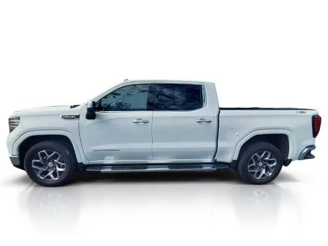 Used 2025 Summit White GMC SLT image 4