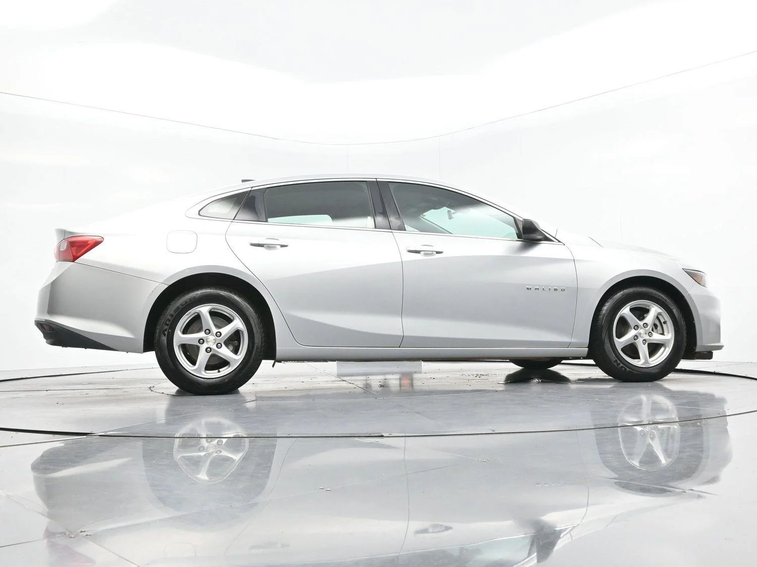 Used 2018 SILVER ICE METALLIC Chevrolet LS image 47