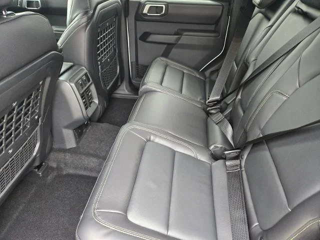 New 2025 Oxford White Ford Badlands® image 38