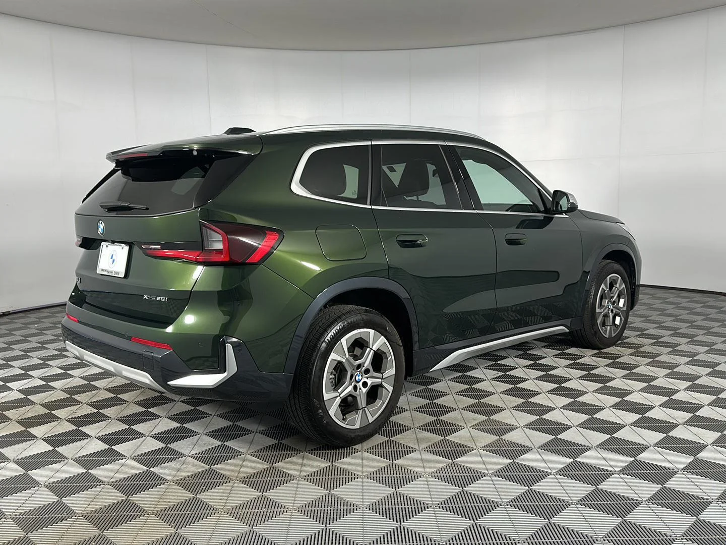 Used 2023 San Remo Green Metallic BMW xDrive28i image 24