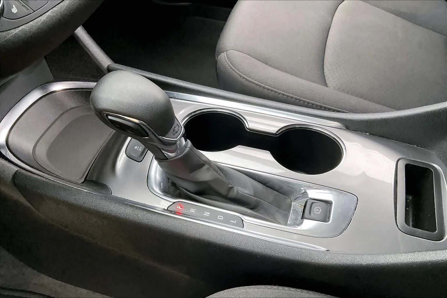 Used 2024 Summit White Chevrolet LT image 15