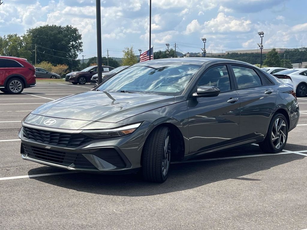 Used 2025 Gray Hyundai SEL Sport image 7