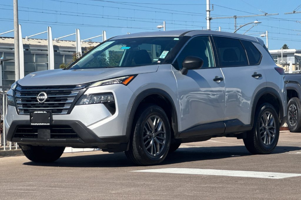 Used 2024 Silver Nissan S image 8