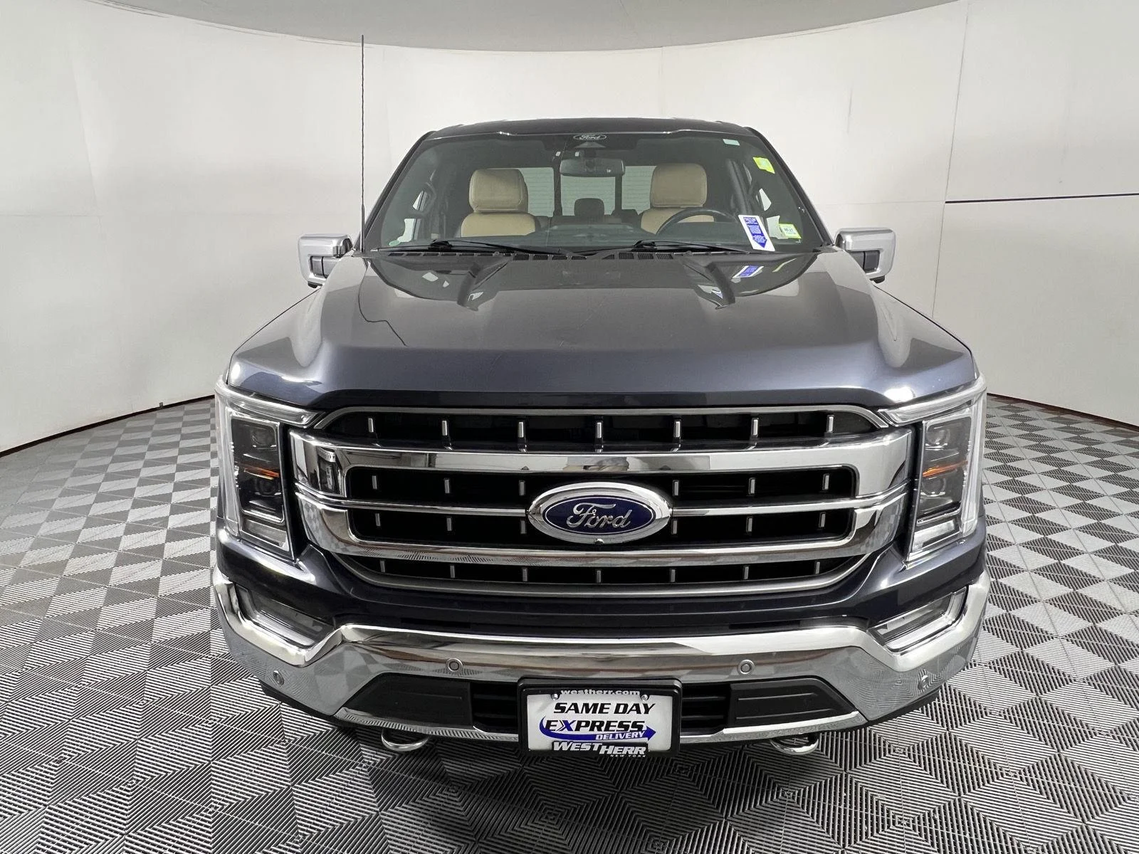 Used 2022 Smoked Quartz Metallic Tinted Clearcoat Ford LARIAT image 5