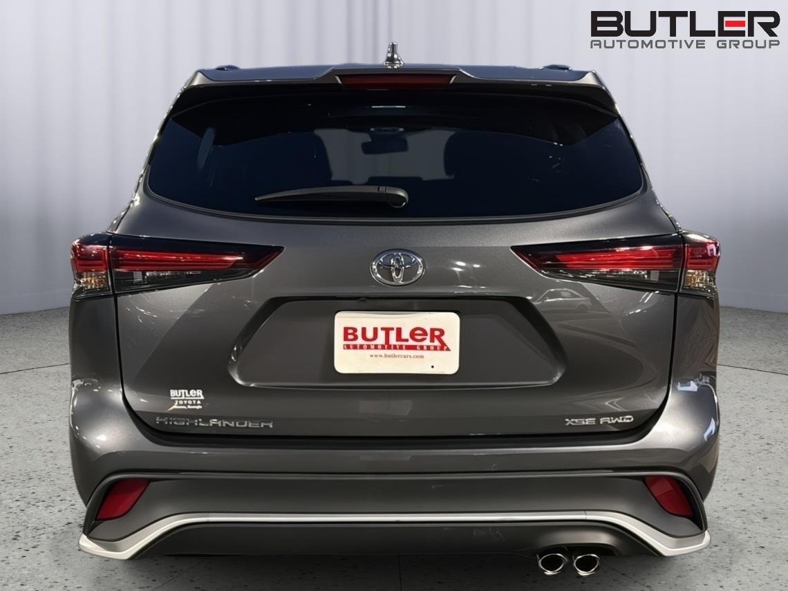 Used 2025 Magnetic Gray Metallic Toyota XSE image 5