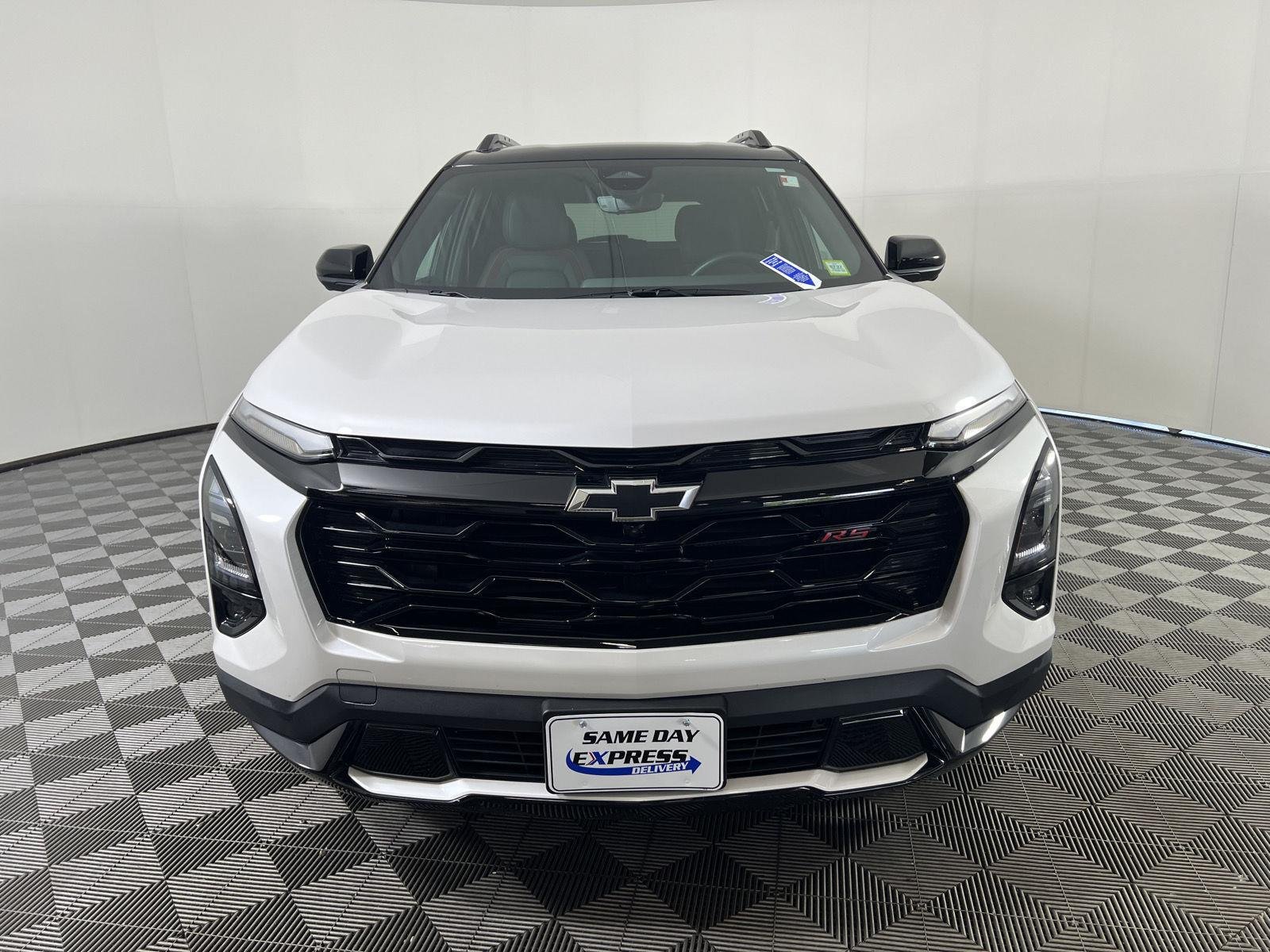 Used 2025 Iridescent Pearl Tricoat Chevrolet AWD RS image 31