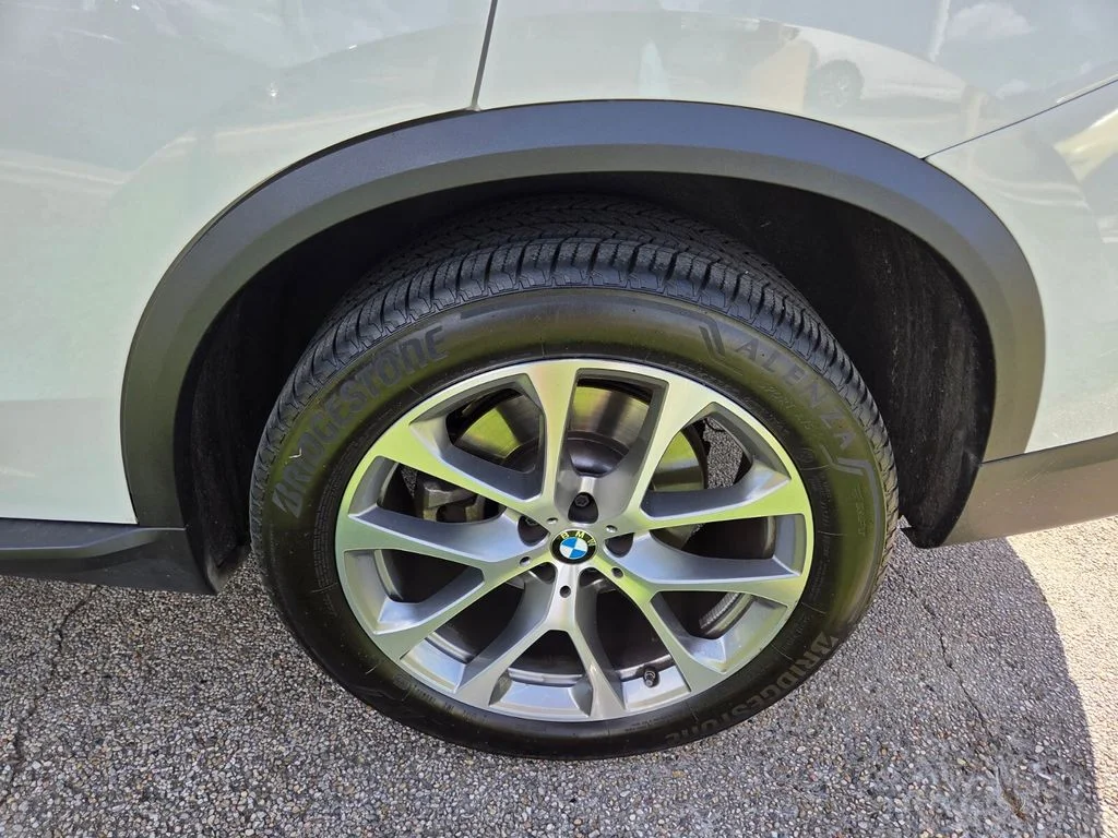 Used 2026 White BMW xDrive40i image 27