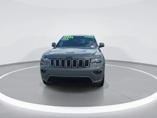 Used 2021 Gray Jeep Laredo X image 3