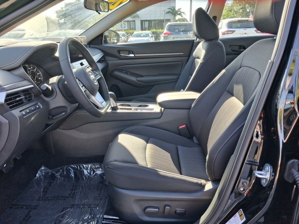 2025 Nissan Altima SV - Photo 17