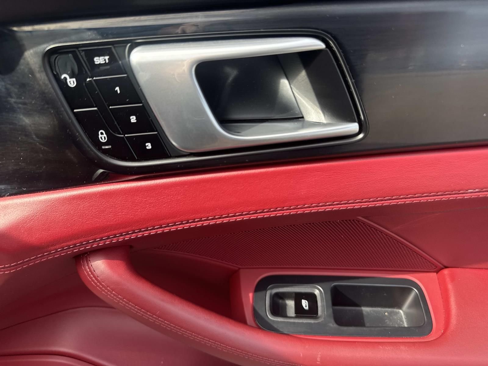 Used 2018  Porsche 4S image 15