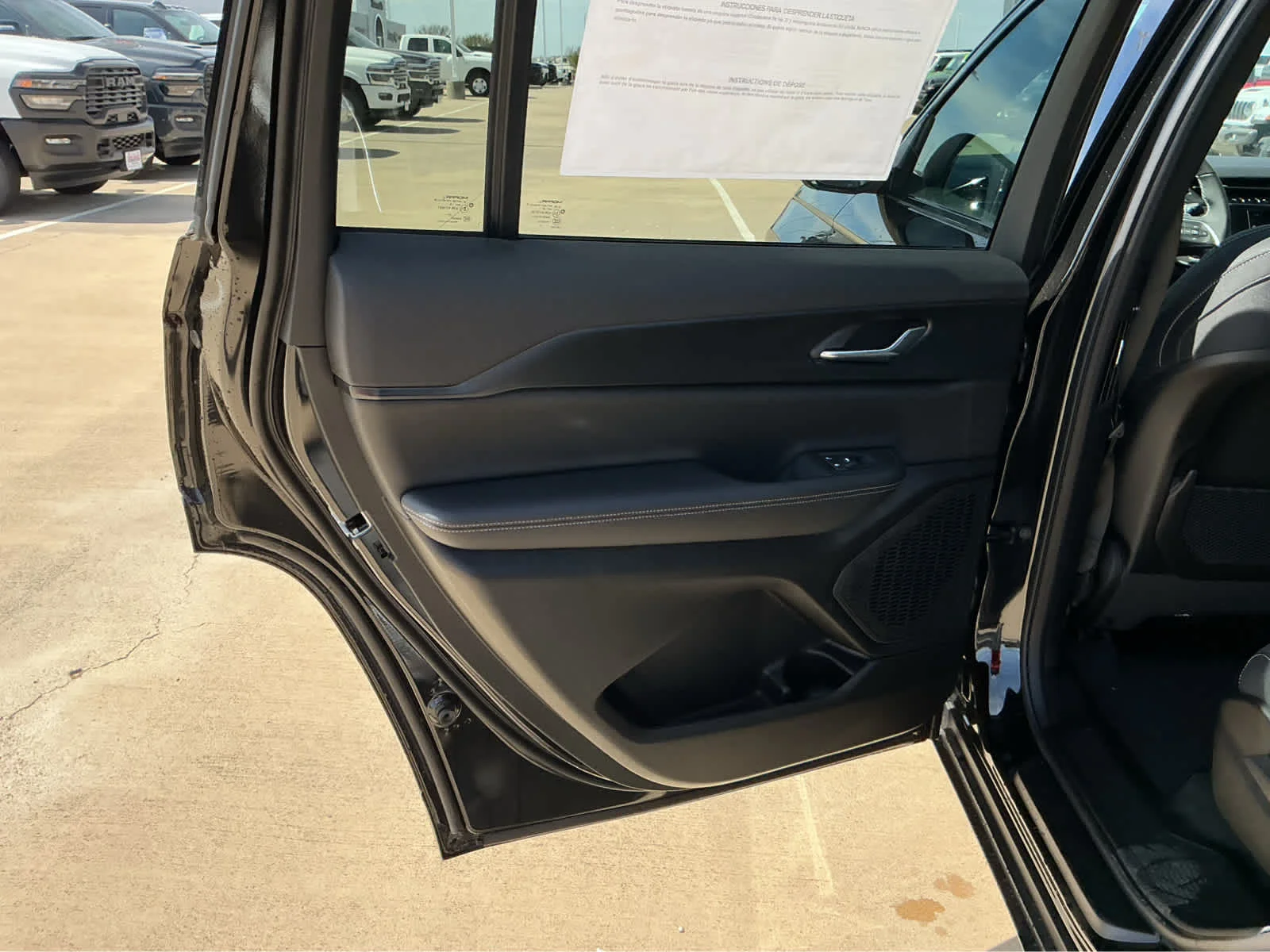 New 2026 Diamond Black Crystal Pearl-Coat Exterior Paint Jeep Laredo X image 18