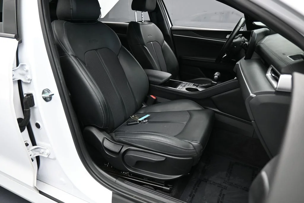 Used 2023 Glacial White Pearl Kia GT-Line image 43