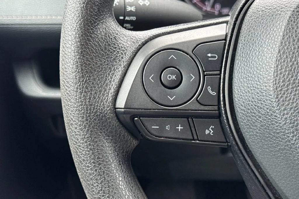 Used 2025 Pearl Toyota XLE image 29