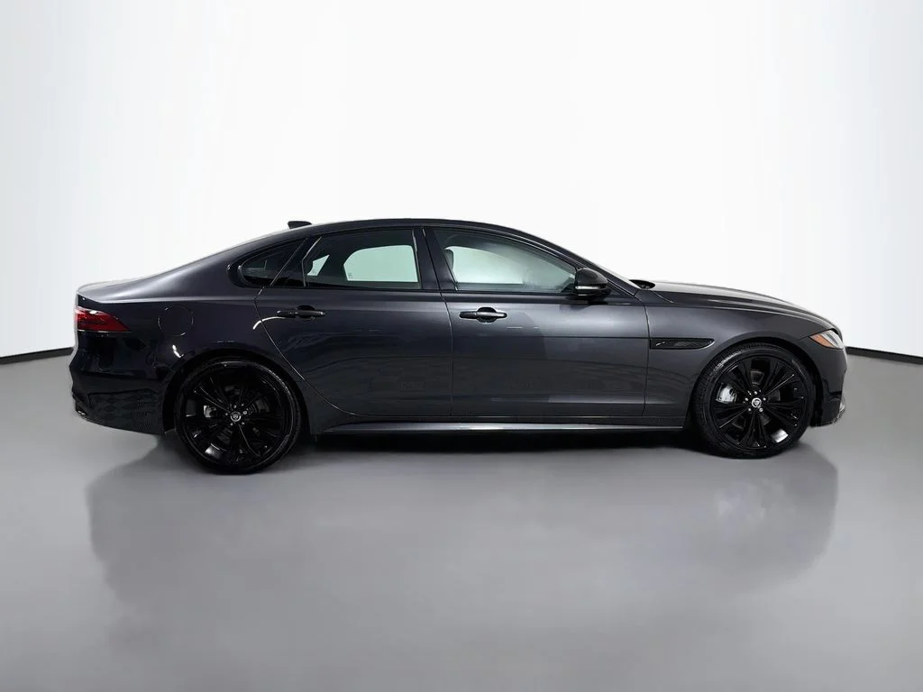 Used 2024 Santorini Black Metallic Jaguar R-Dynamic SE image 4