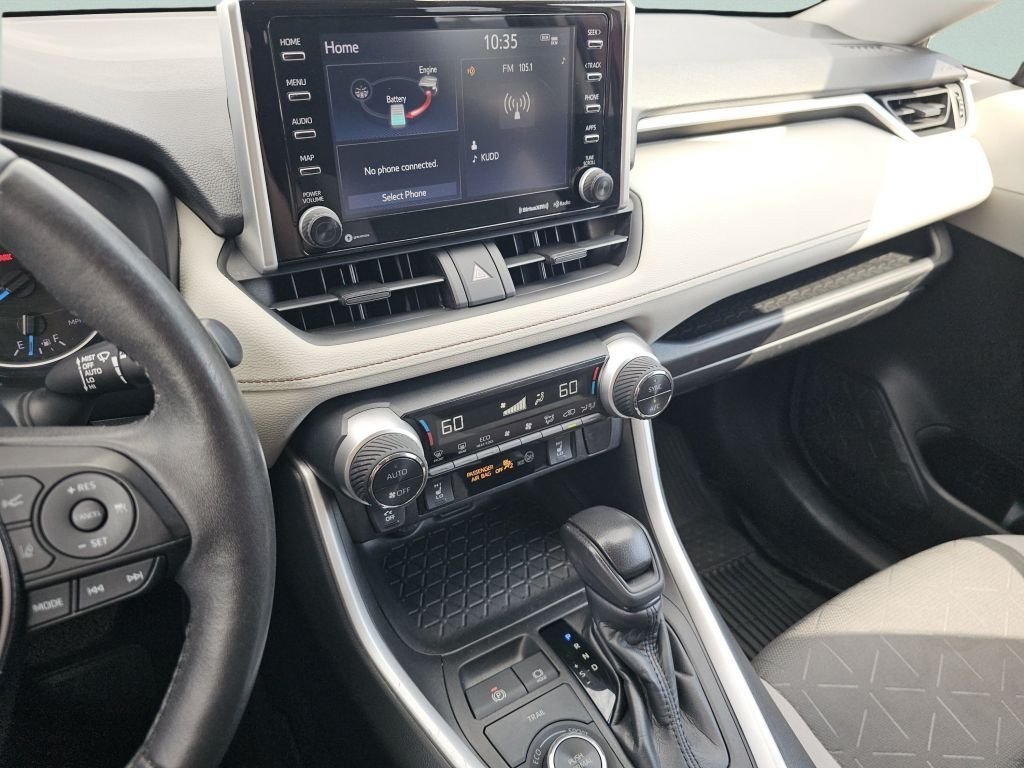 Used 2021 Pearl Toyota Hybrid XLE image 33