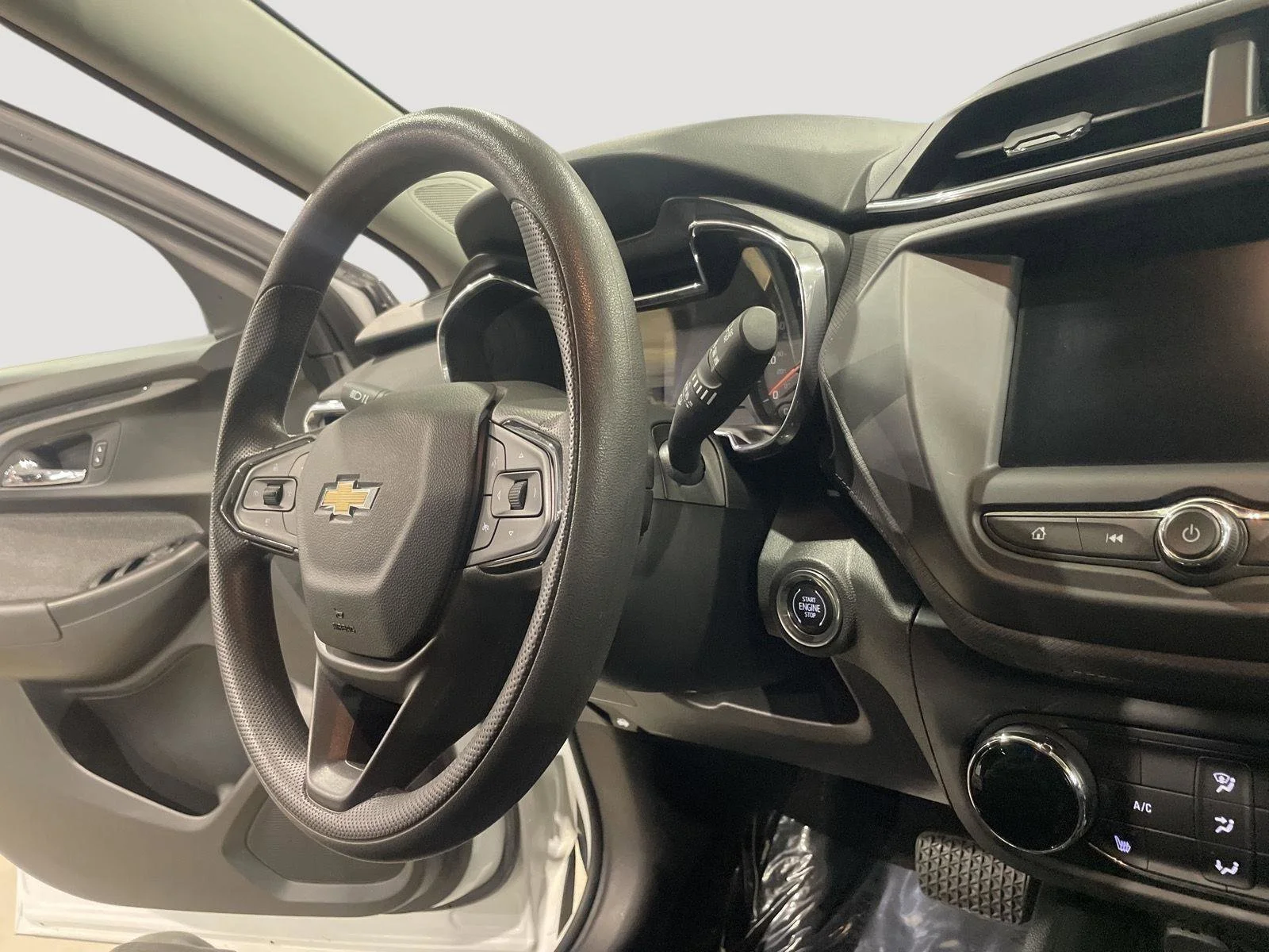 Used 2022 Summit White Chevrolet LT image 26