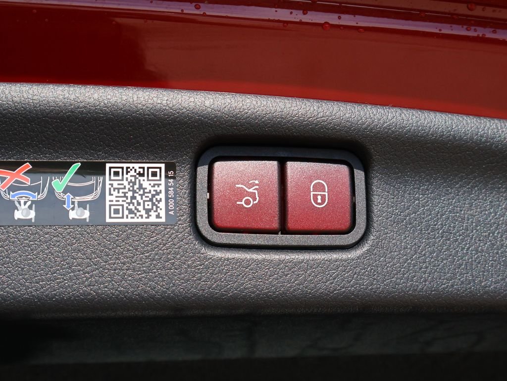 New 2026 MANUFAKTUR Patagonia Red Metallic Mercedes-Benz C 300 image 16