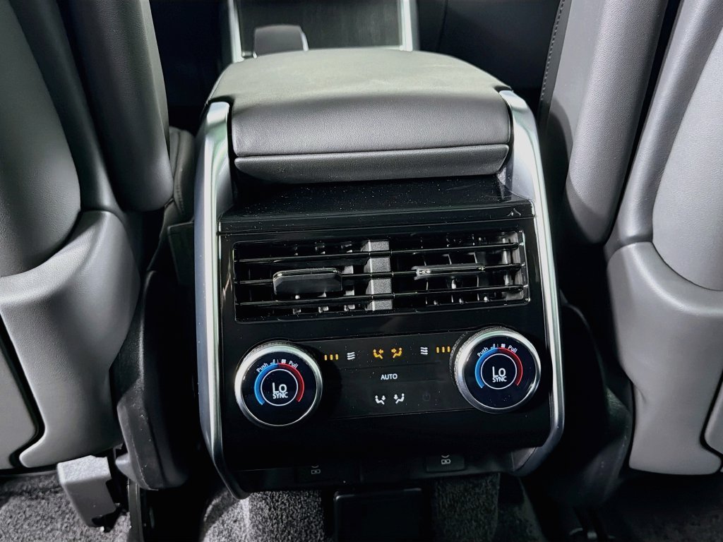 New 2027 Santorini Black Land Rover SE image 27