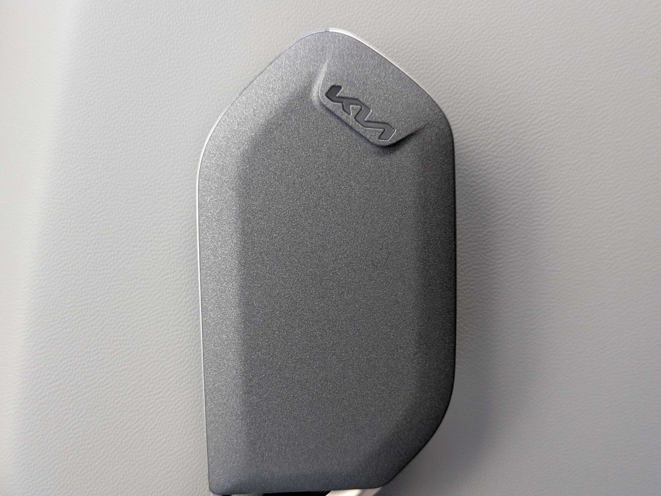 New 2027 Ivory Silver Kia LX image 34