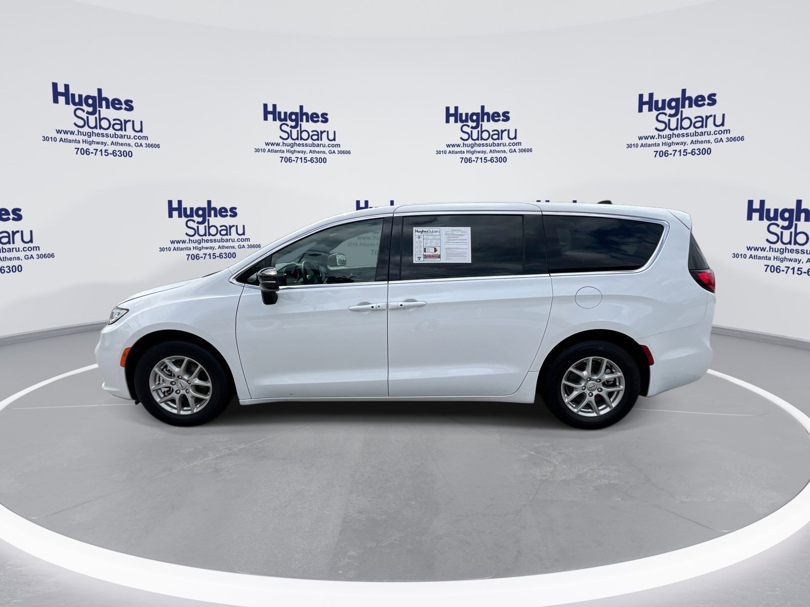 2025 Chrysler Pacifica Select's photo
