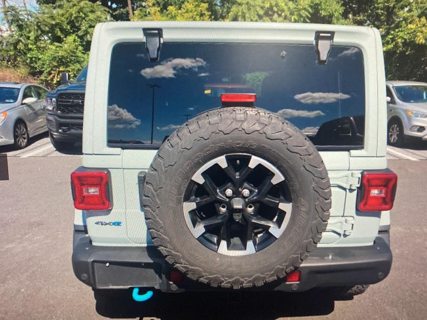 Used 2024 Earl Clearcoat Jeep Rubicon X image 12