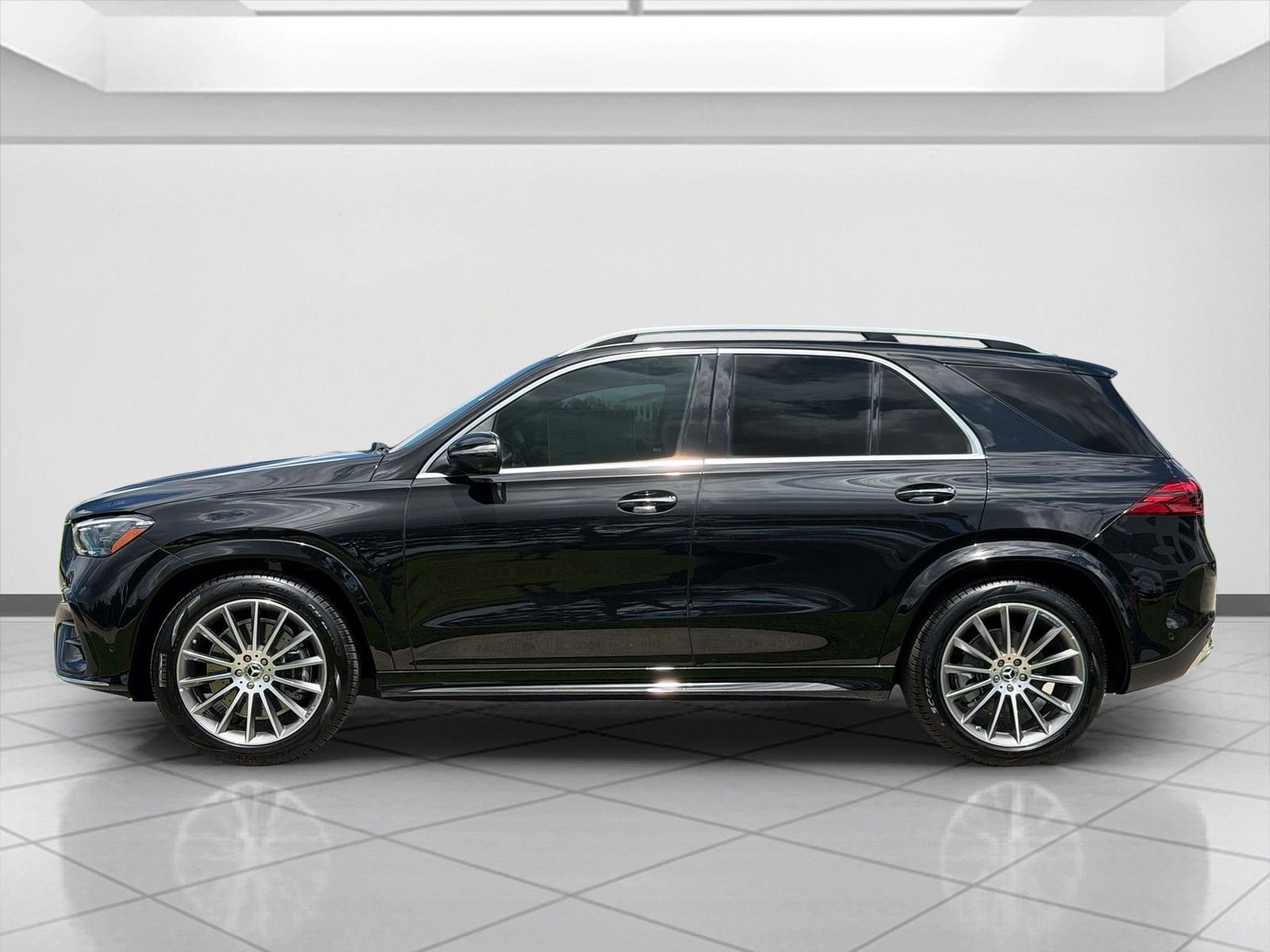 New 2026 Obsidian Black Metallic Mercedes-Benz GLE 580 image 29