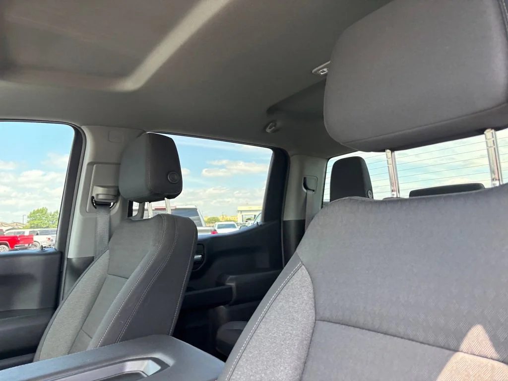 Used 2025 White Chevrolet Custom image 11