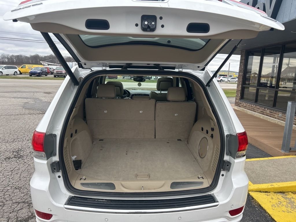 Used 2019 White Jeep Overland image 9