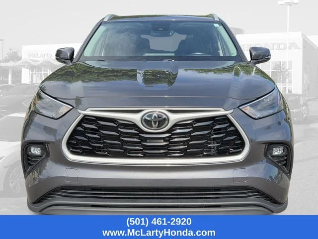 Used 2025 Magnetic Gray Metallic Toyota XLE image 5