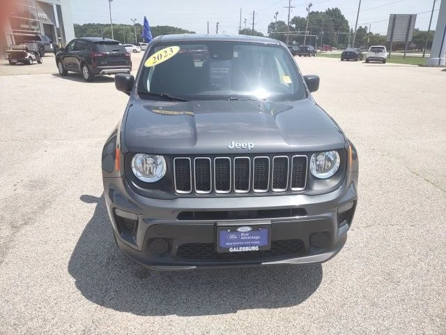 Certified Used 2023 Graphite Gray Jeep Latitude image 9