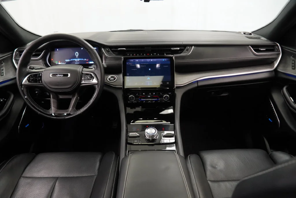 Used 2021 Silver Jeep Overland image 2