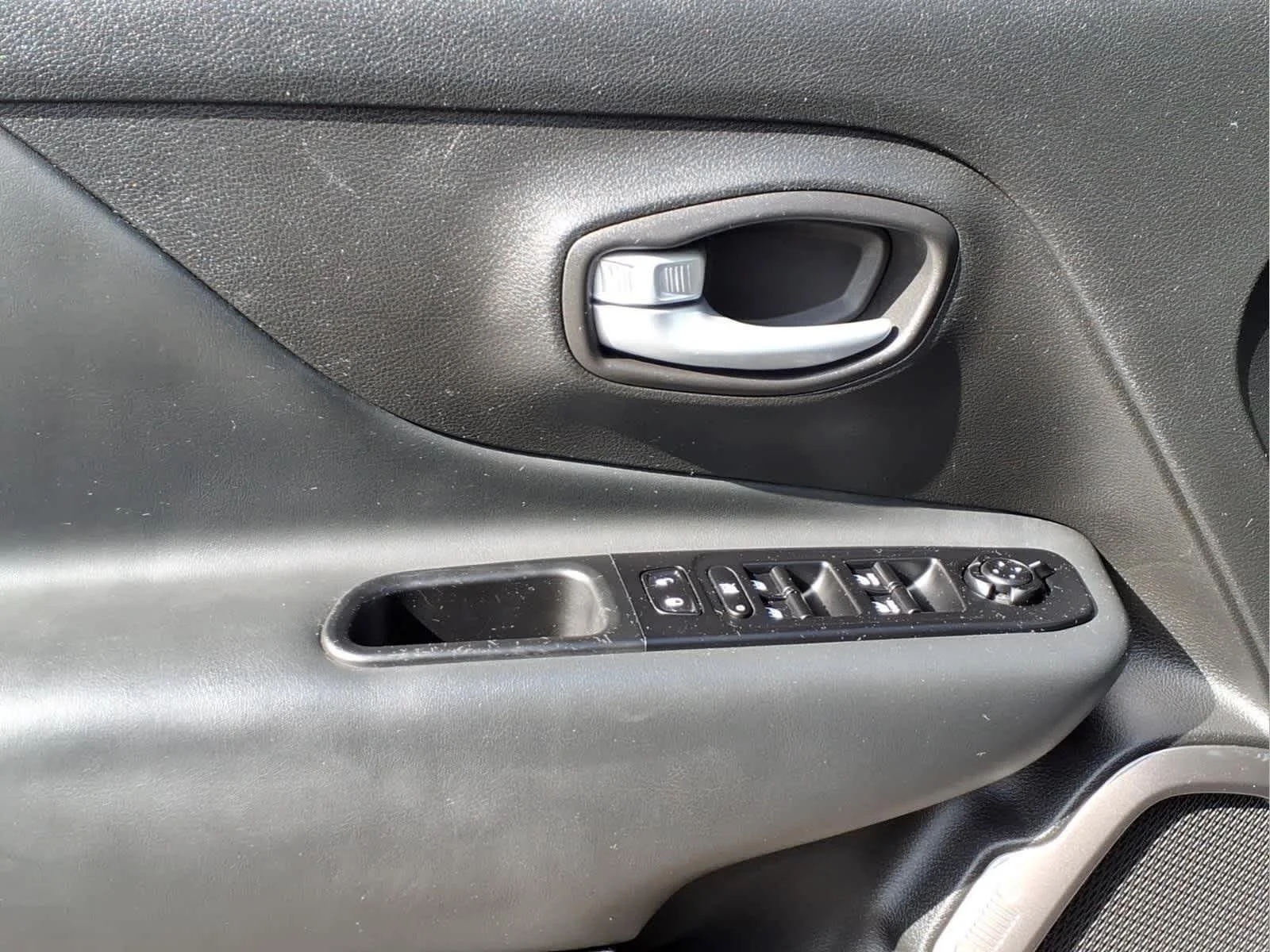 Used 2023 Black Clearcoat Jeep Latitude image 12