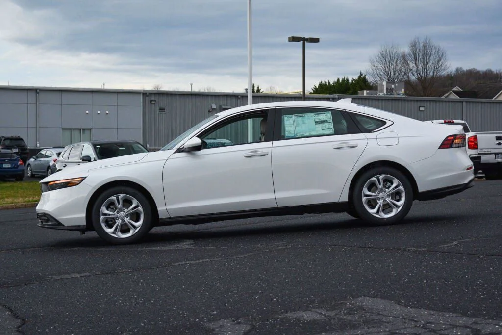 New 2026 Platinum White Pearl Honda LX image 3