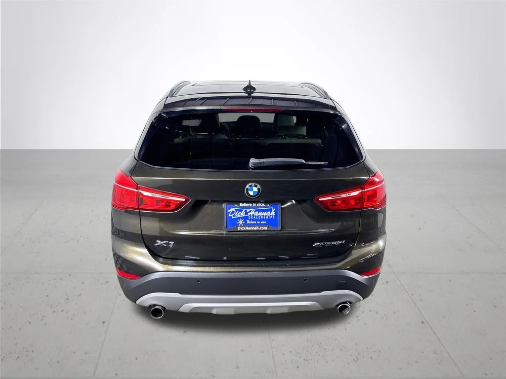 Used 2019 Green BMW xDrive28i image 7