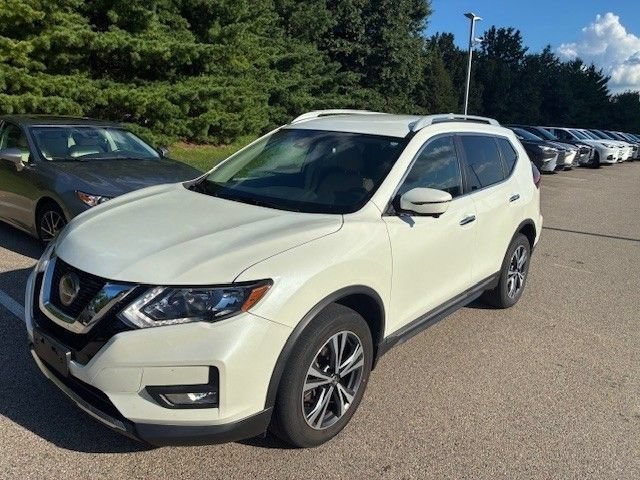 Used 2018 Pearl White Nissan SL image 3