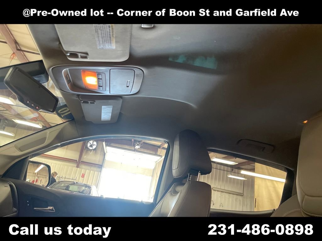 Used 2016 EMERALD GREEN METALLIC GMC 4WD SLT image 13