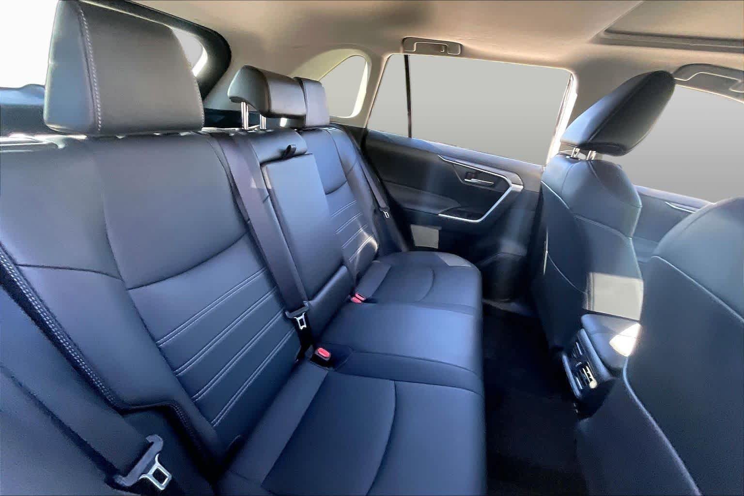 Used 2025 Midnight Black Metallic Toyota XLE Premium image 20