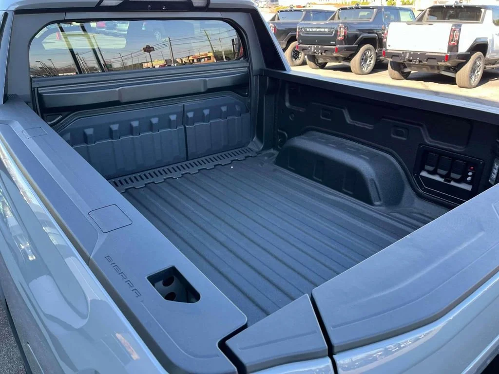 2025 GMC Sierra EV Denali - Photo 11
