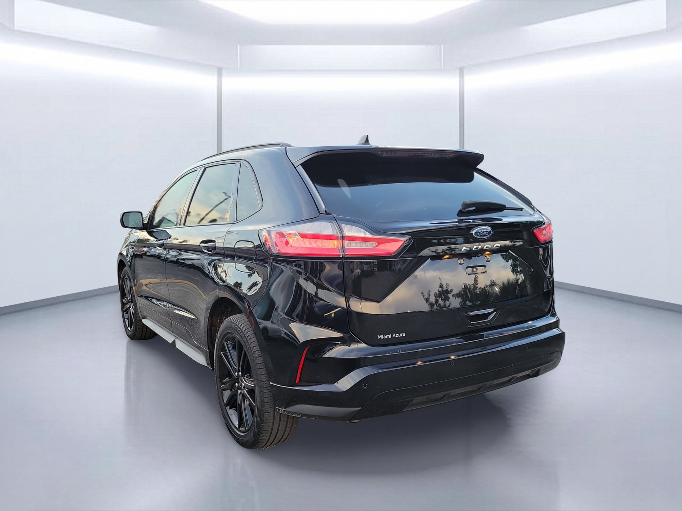 Used 2022 Black Metallic Ford ST Line image 3