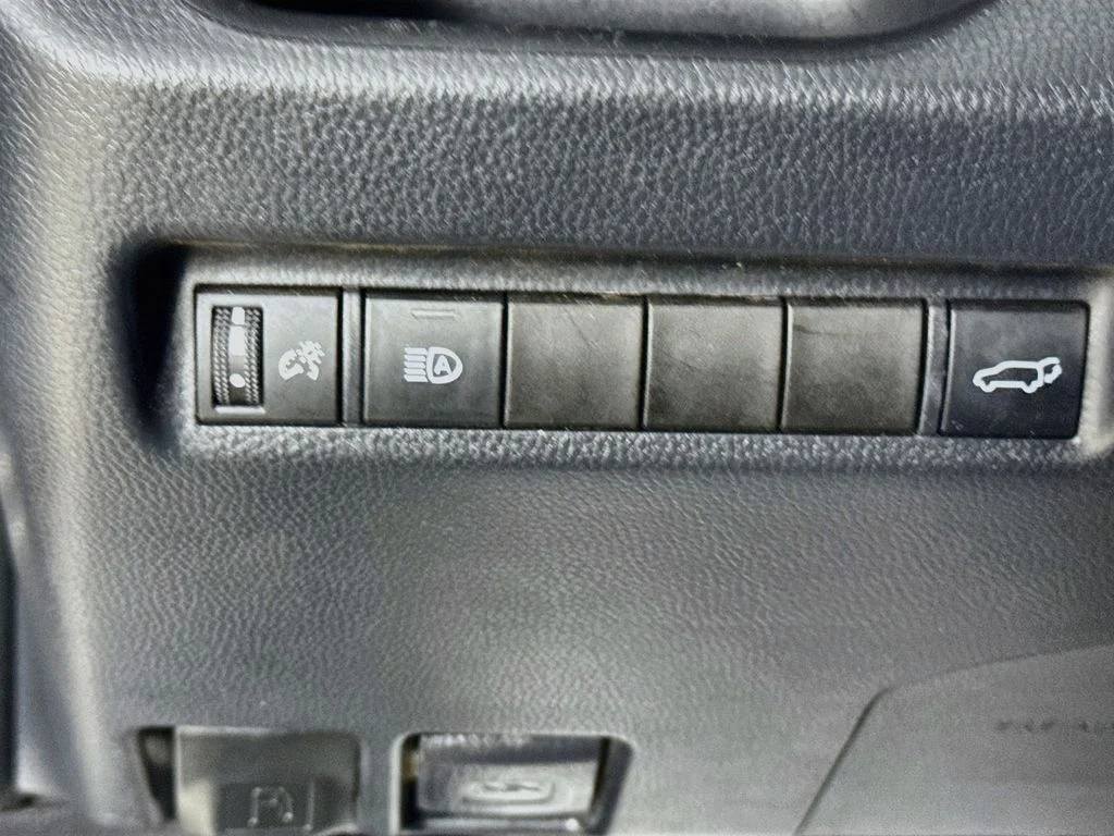 Used 2020 Gray Toyota XLE image 10