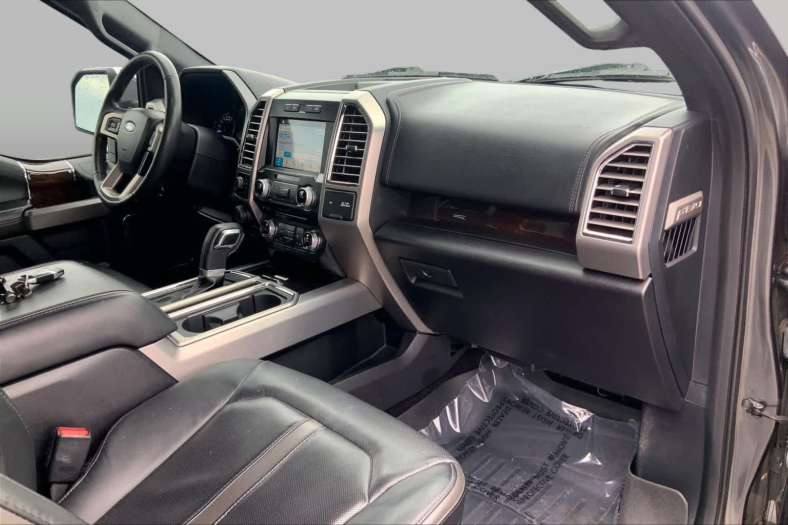 Used 2016 Magnetic Metallic Ford Platinum image 18