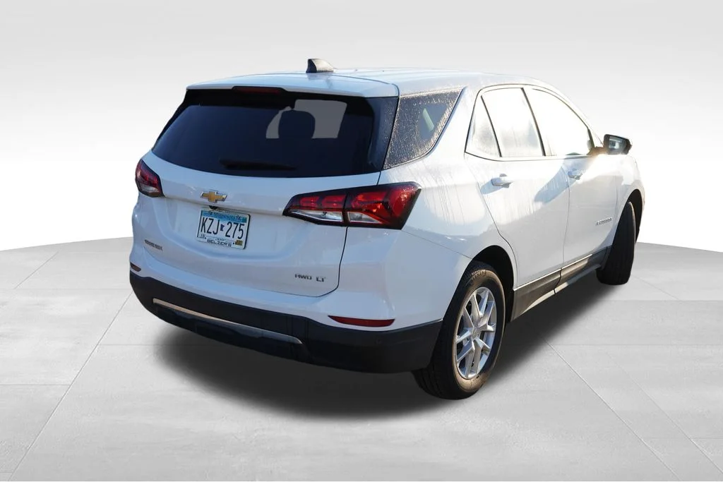 Used 2024 Summit White Chevrolet LT image 3
