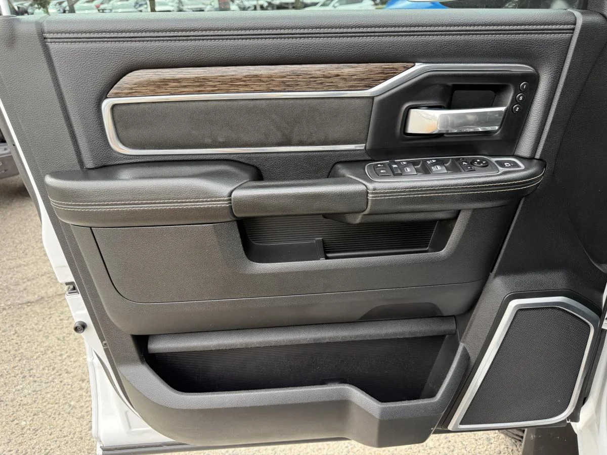 Used 2021 White RAM Laramie Crew Cab Swb image 13
