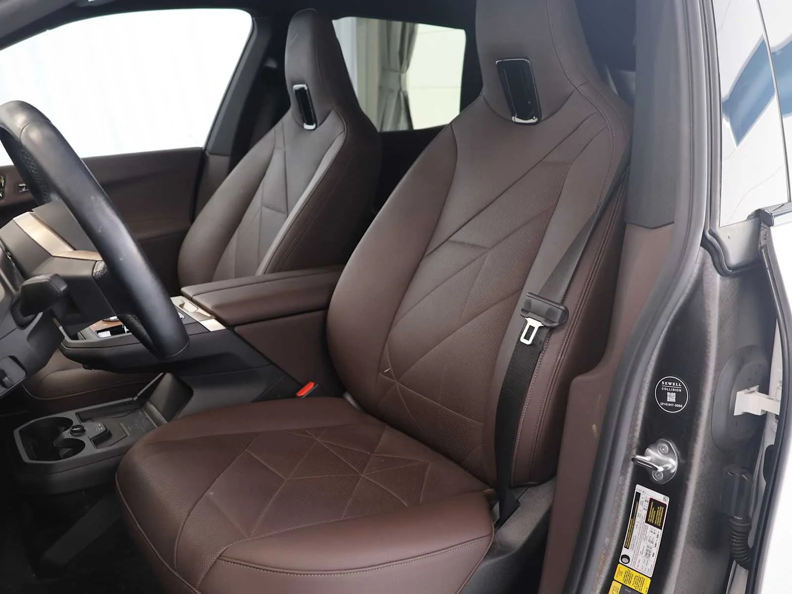 Used 2024 Mineral White Metallic BMW xDrive50 image 13