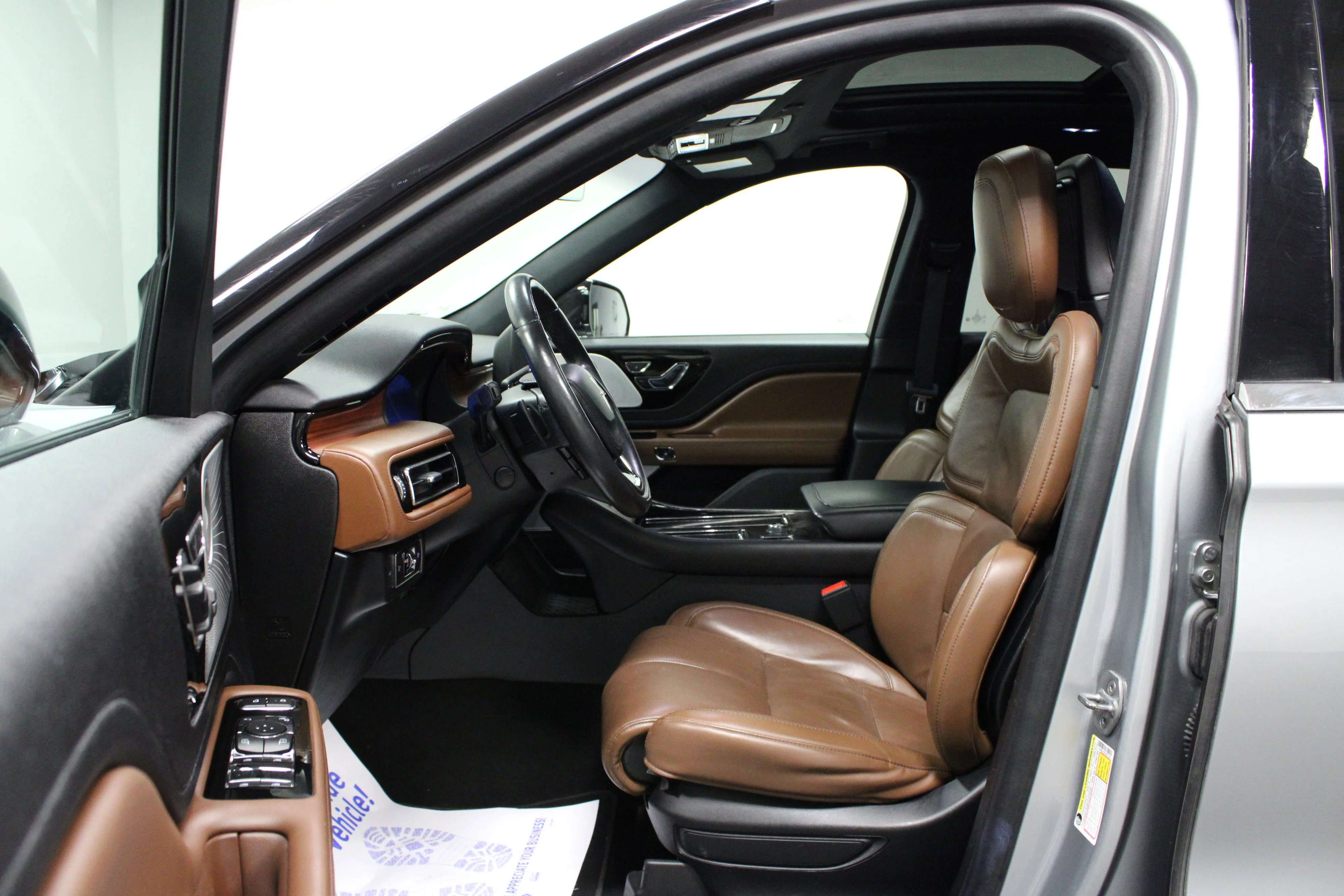 Used 2022 Radiance Metallic Lincoln Reserve image 12