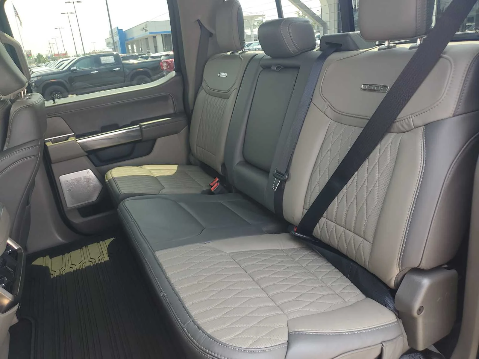 Used 2024  Ford Platinum image 22