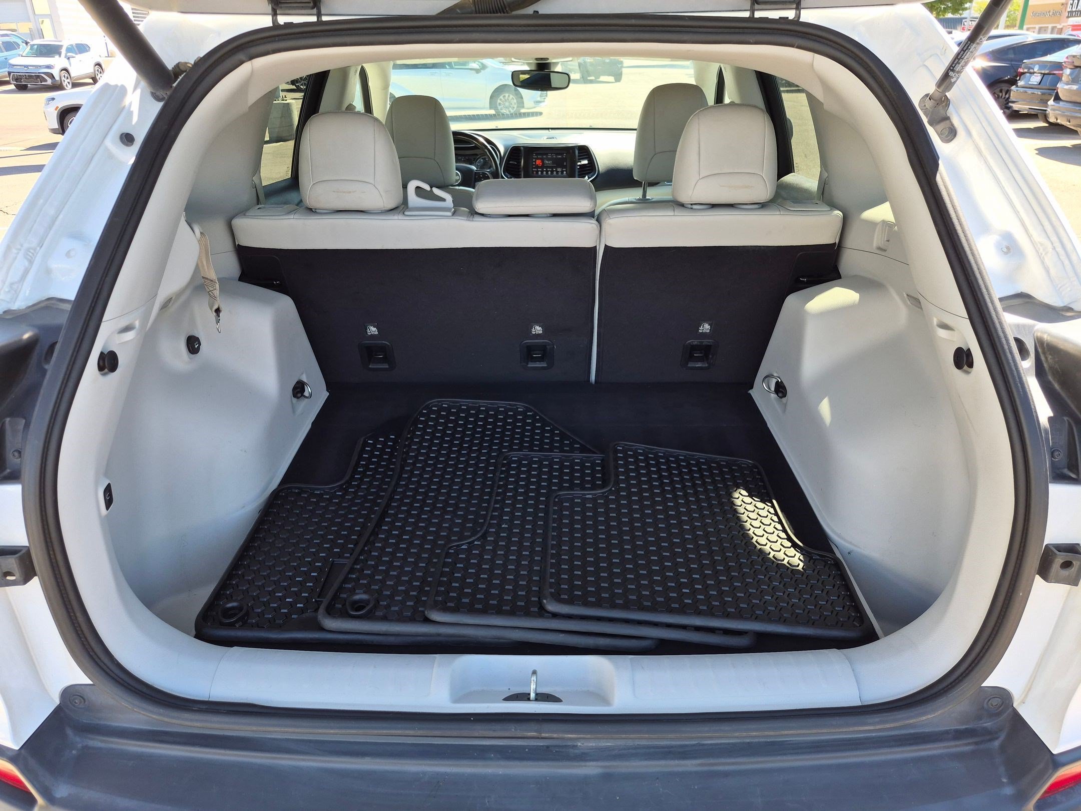Used 2020 Bright White Clearcoat Jeep Latitude Plus image 27