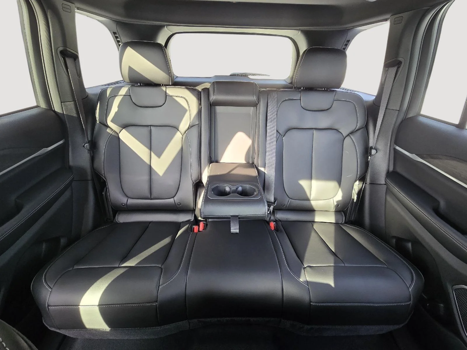New 2026 Bright White Clear-Coat Exterior Paint Jeep Limited image 24