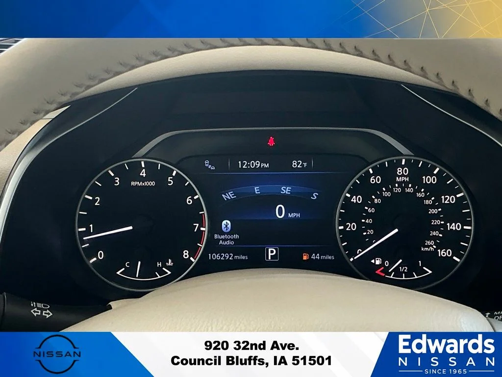 Used 2018 Red Nissan SL image 19