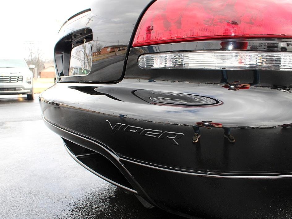 Used 2006 Black Dodge SRT10 image 11